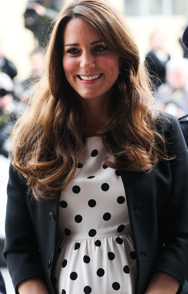 Peter Phillips, Kate Middleton, Duchess of Cambridge, Duchess of Cornwall, Helicopter, Duke of Cambridge, Prince Phillips, Prince William, Princess Kate, Middleton Family, Buckingham Palace, Coronation, Queen Elizabeth, Pippa Middleton, James Middleton, Carole, Michael, Birth, Royal Baby, Hospital, Paparazzi, Birth Plan, Hospital Suite, Room