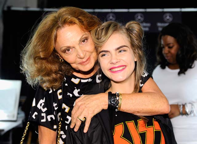 Cara Delevingne Model,  Cara Delevingne Sienne Miller Kiss, Cara Delevingne Ex-Girlfriend One Direction, Cara Delevingne Harry Styles Dating, Cara Delevingne Harry Styles Back Together, Cara Delevingne Burberry, Cara Delevingne Runway Fashion Show, Cara Delevingne Sexy Photos, Cara Delevingne Hot Photos, Cara Delevingne One Direction