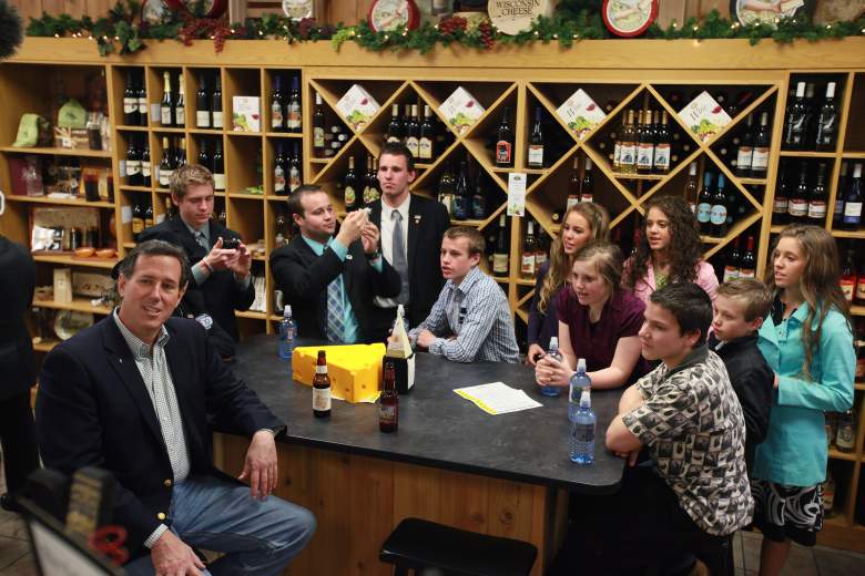 APPLETON, WI - APRIL 02:  Republican Presidential candidate, former Pennsylvania Senator Rick Santorum and his wife Karen have lunch with members of the Duggar family (Getty)