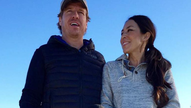 chip and joanna gaines, chip and joanna gaines hgtv