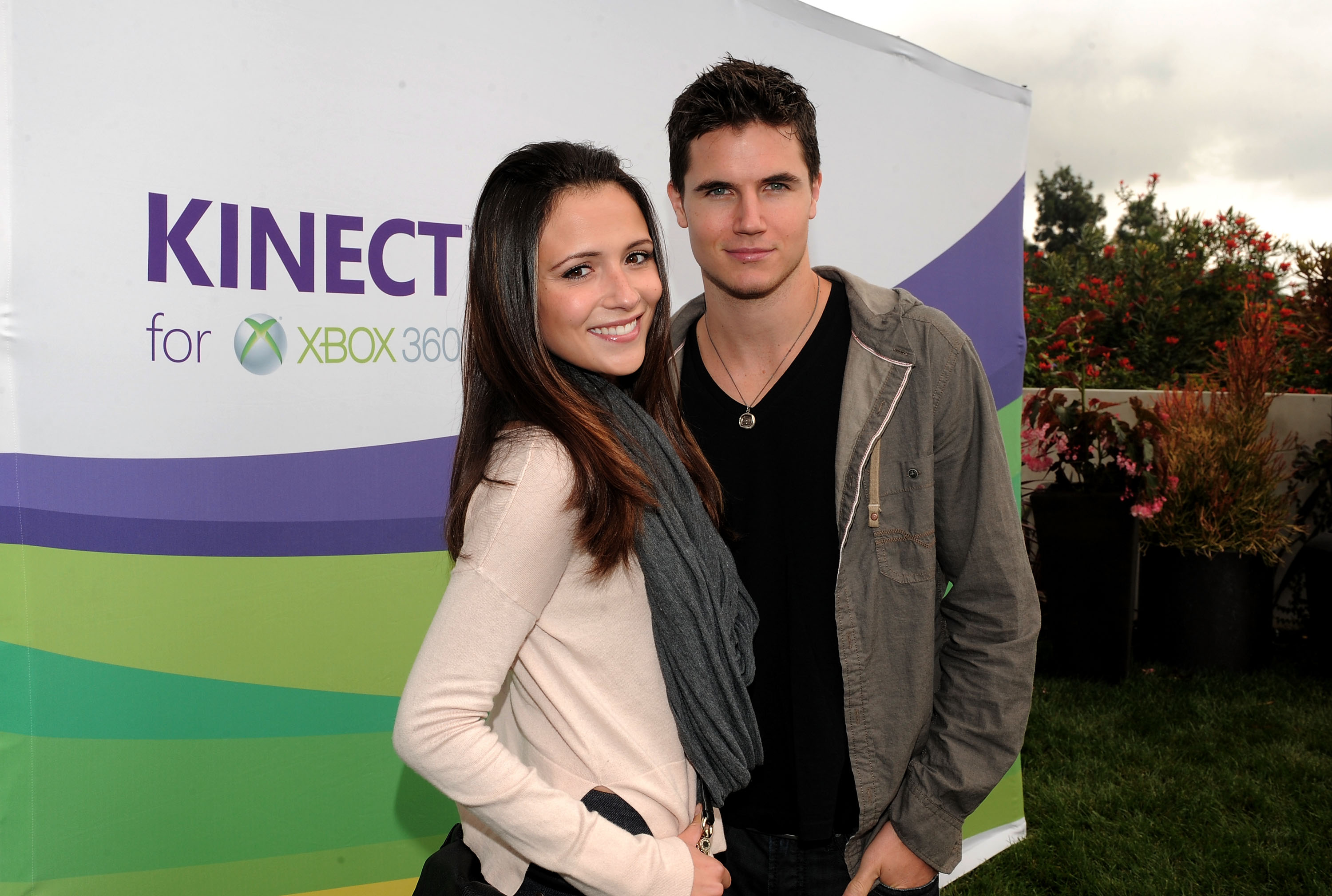 Robbie Amell, Italia Ricci, Nine Lives