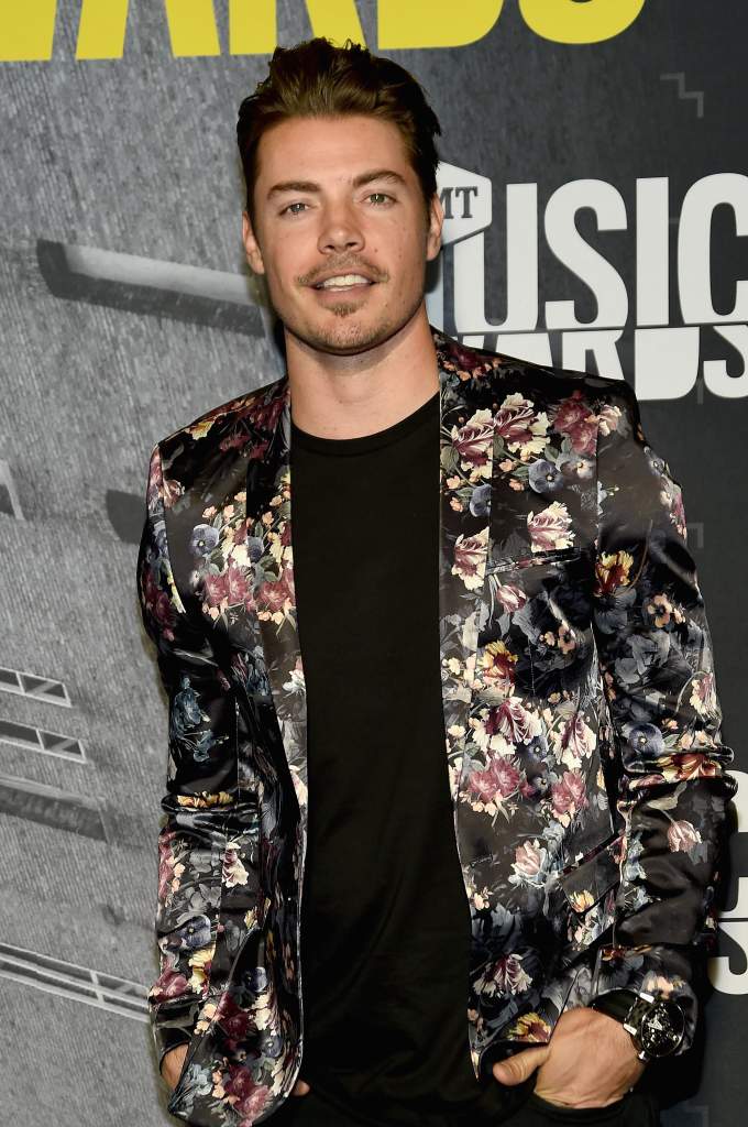 CMT Music Awards, CMT Music Awards 2017, CMT Music Awards 2017 Red Carpet, CMT Music Awards 2017 Best Dressed Photos