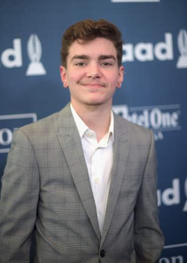 Callie Aaron The Fosters, Callie's boyfriend on The Fosters, who is callie dating on the fosters, who plays aaron on the fosters, the fosters as elliot fletcher, elliot fletcher transgender