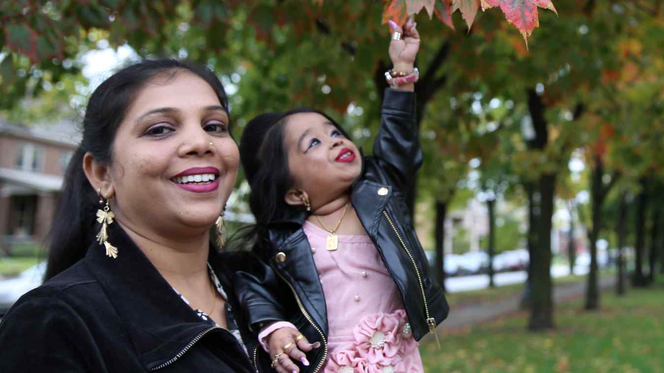 Jyoti and Archana take in the scenery on TLC's World's Smallest Woman