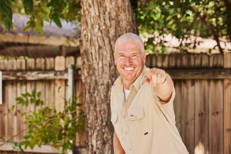 Chip Gaines debuts a new bald look!