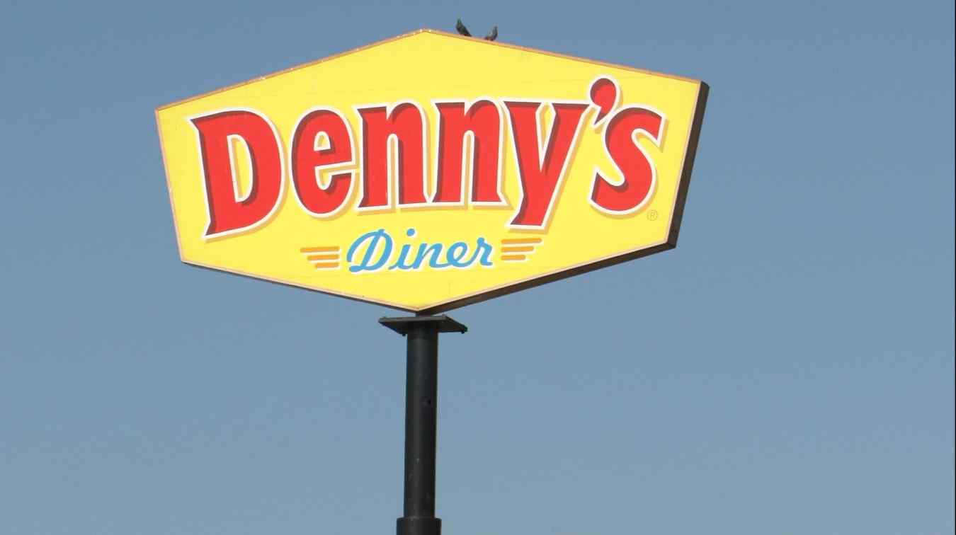 Denny's sign