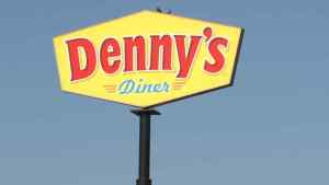 Denny's sign