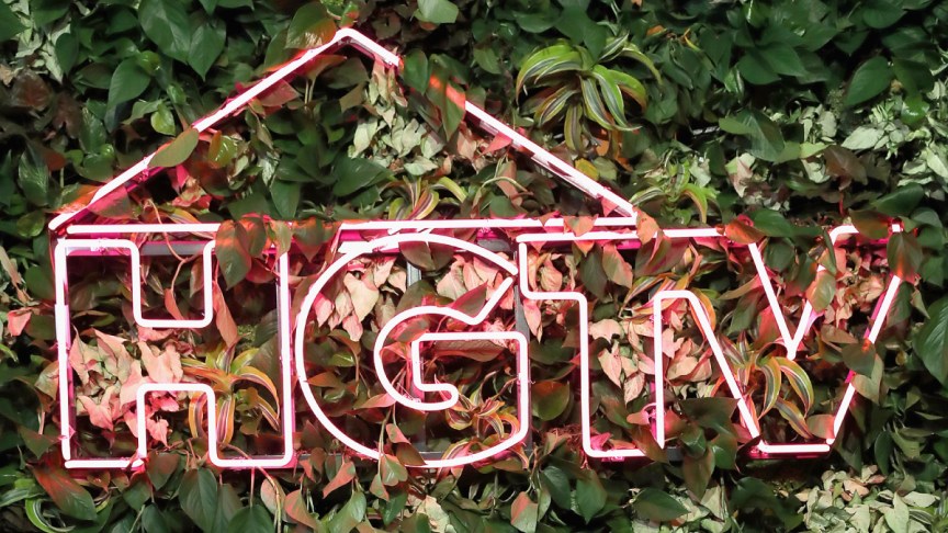 Neon HGTV logo at the 2018 CMA Music Fest