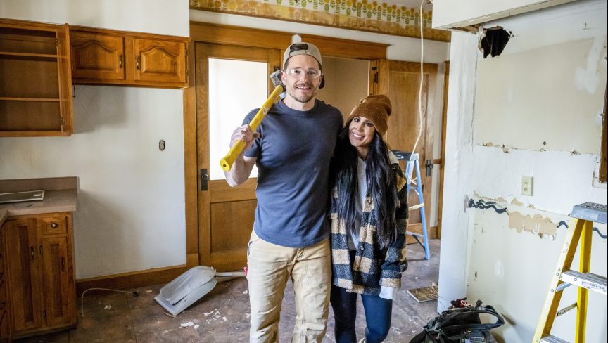 Meet your newest HGTV hosts: the DeBoers!