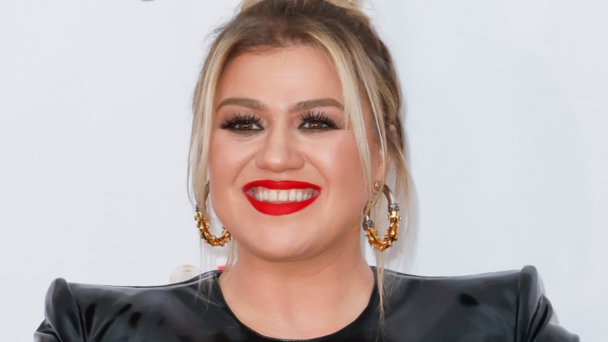 Kelly Clarkson.