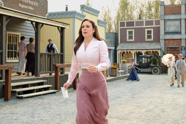 Elizabeth shown upset about Nathan.