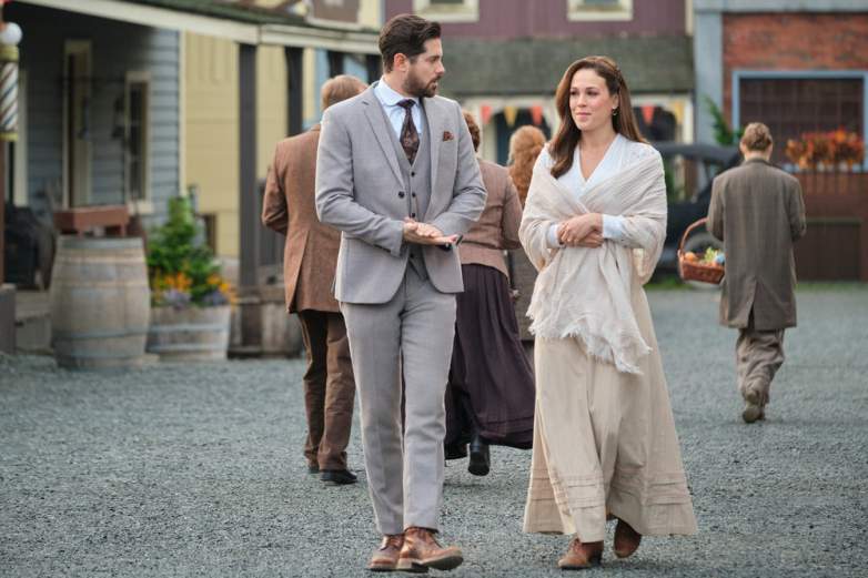 Lucas and Elizabeth on "When Calls the Heart."