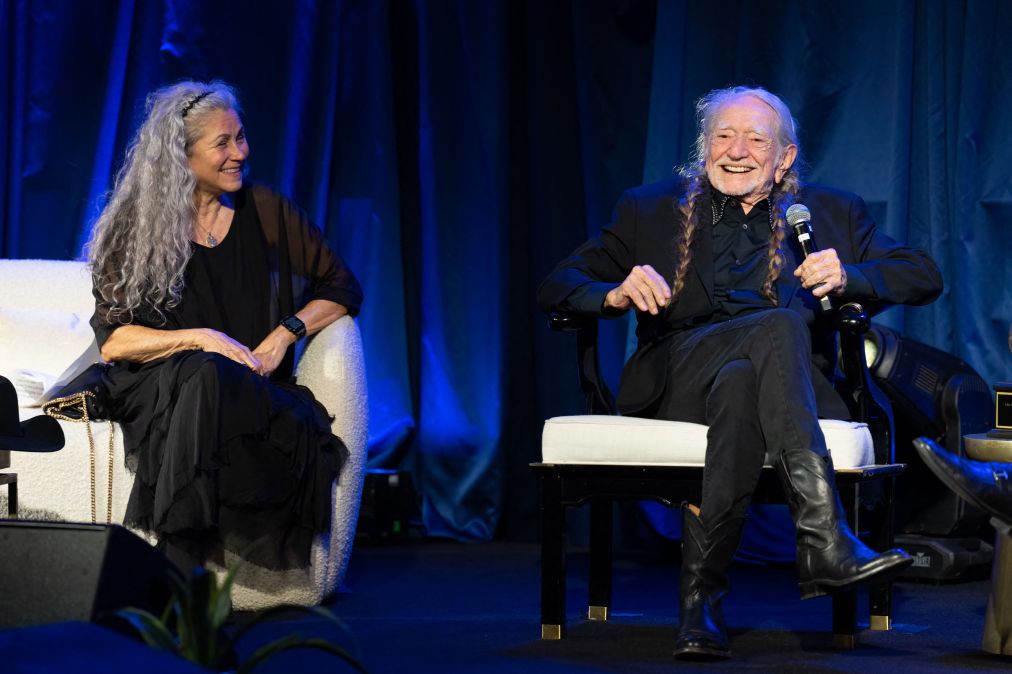Willie Nelson and Annie D'Angelo sitting together