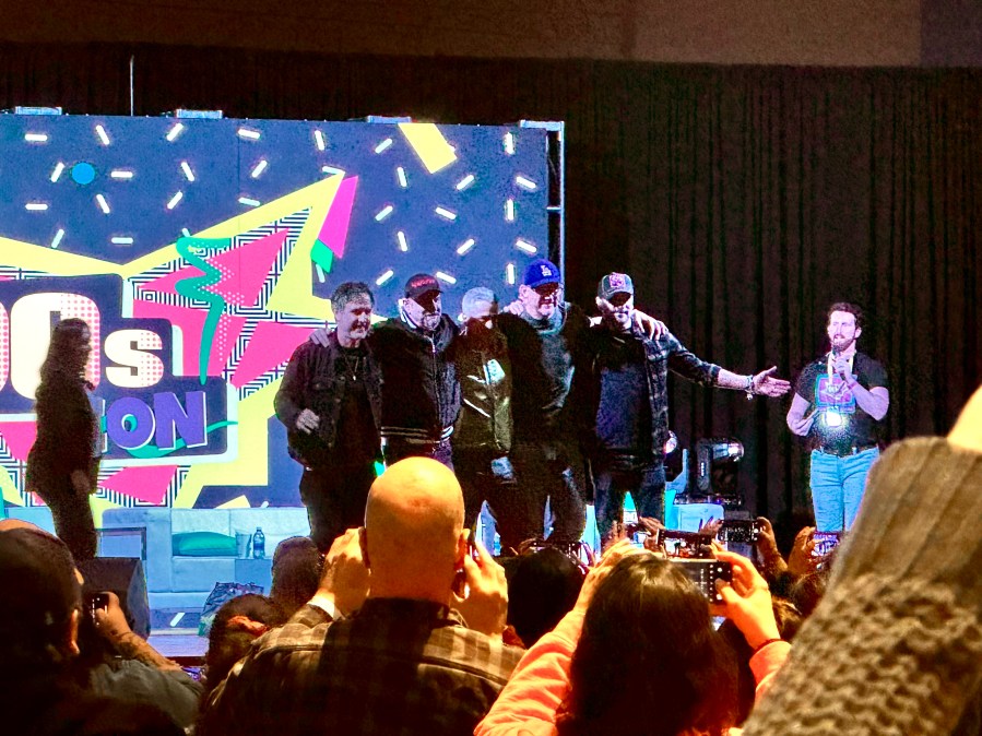 "Scream" cast members David Arquette, Jamie Kennedy, Dermot Mulroney, Matthew Lillard, and Skeet Ulrich at 90s Con panel