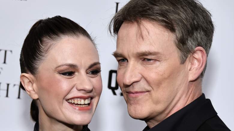 Anna Paquin and Stephen Moyer smiling