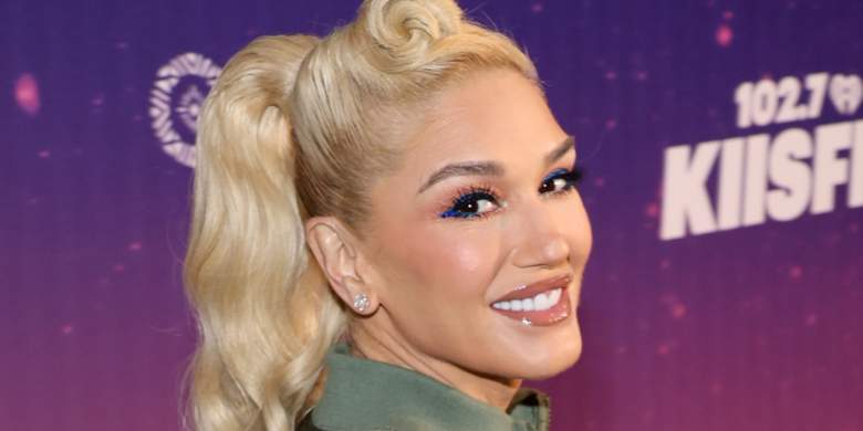 Gwen Stefani smiling at event.
