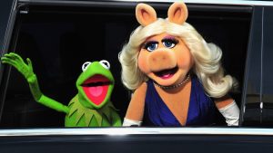 Kermit and Miss Piggy at the premiere of Disney's "Muppets Most Wanted" in 2014