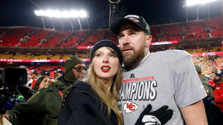 Taylor Swift celebrates with Travis Kelce #87 of the Kansas City Chiefs