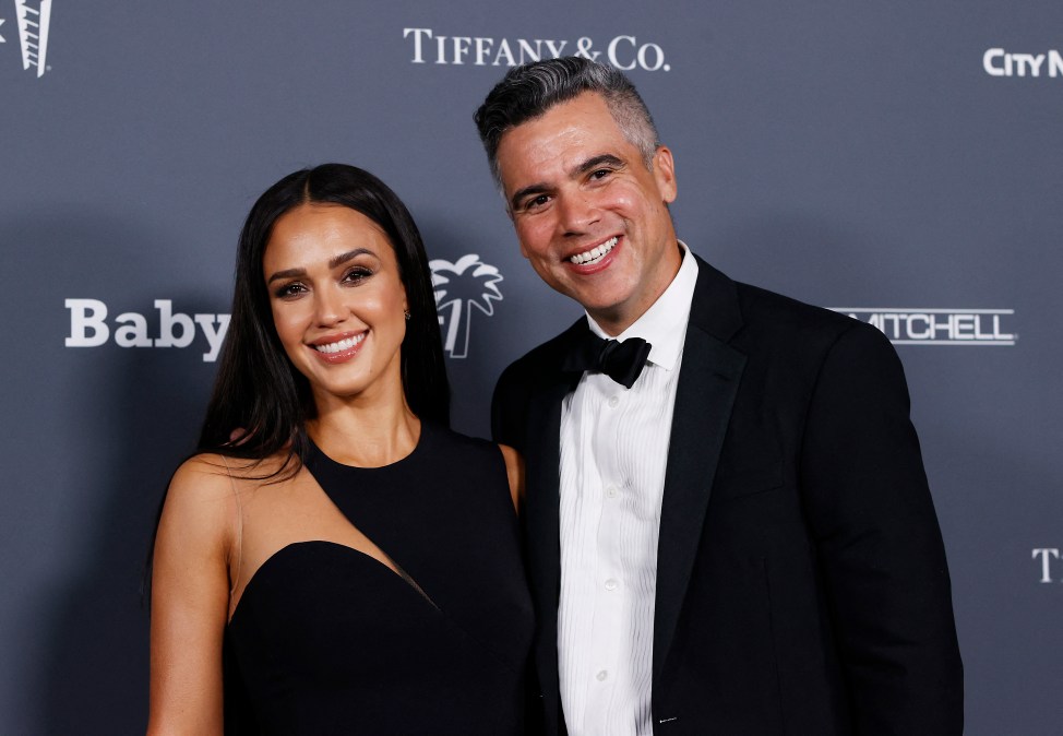 US actress Jessica Alba (L) and Cash Warren 