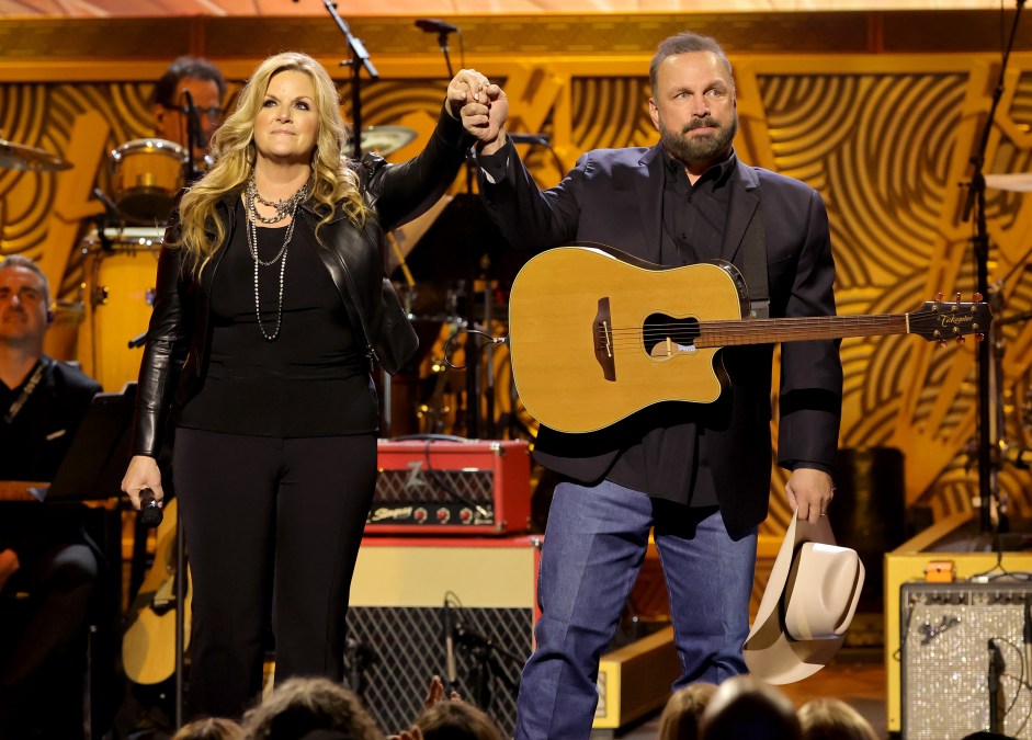 Trisha Yearwood and Garth Brooks holding hands