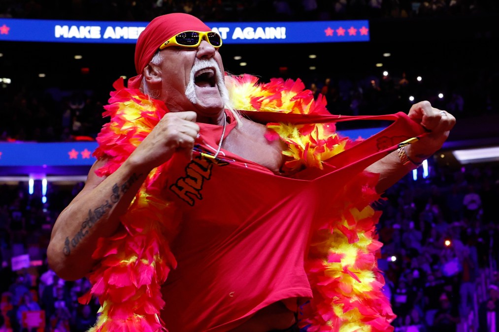 Hulk Hogan ripping his shirt
