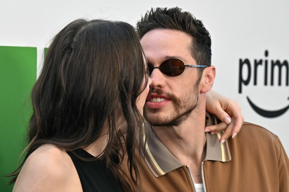 US actor Pete Davidson (R) and girlfriend Elsie Hewitt 