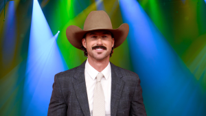 Riley Green posing in a cowboy hat