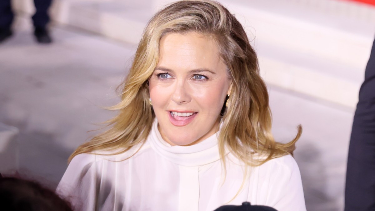 Alicia Silverstone attends the "Bugonia" red carpet