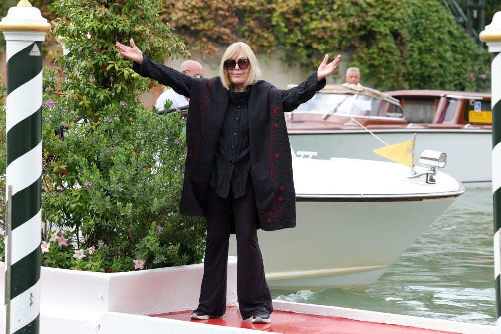 Kim Novak arrives at Hotel Excelsior
