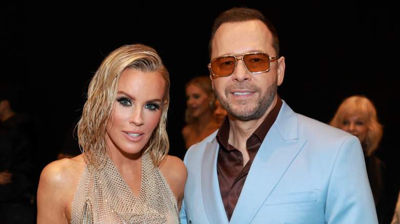 Jenny McCarthy and Donnie Wahlberg smiling