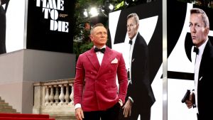 Daniel Craig attends the World Premiere of "NO TIME TO DIE" at the Royal Albert Hall on September 28, 2021 in London, England