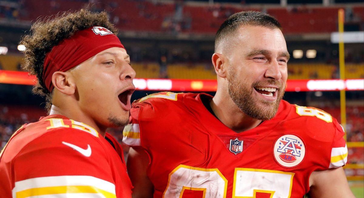 Patrick Mahomes #15 and Travis Kelce #87 of the Kansas City Chiefs