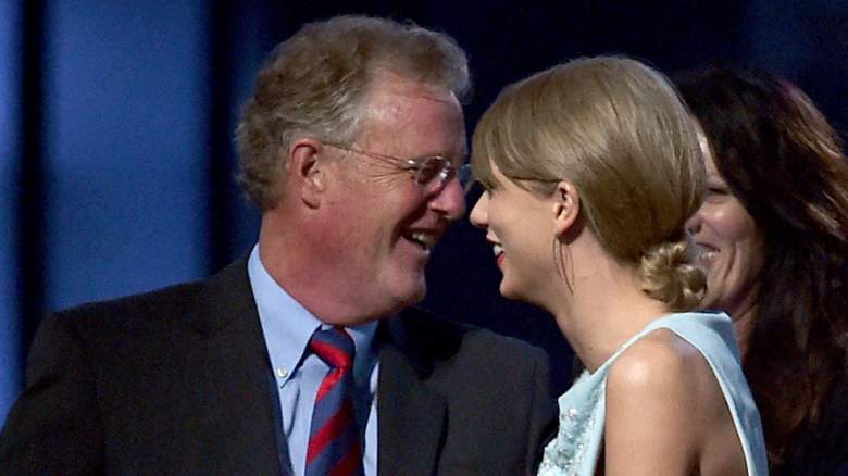 Scott Swift and Taylor Swift smiling