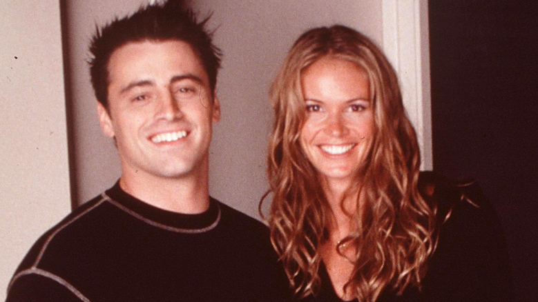1999 Matt Leblanc And Elle Macpherson On The Set Of "Friends."