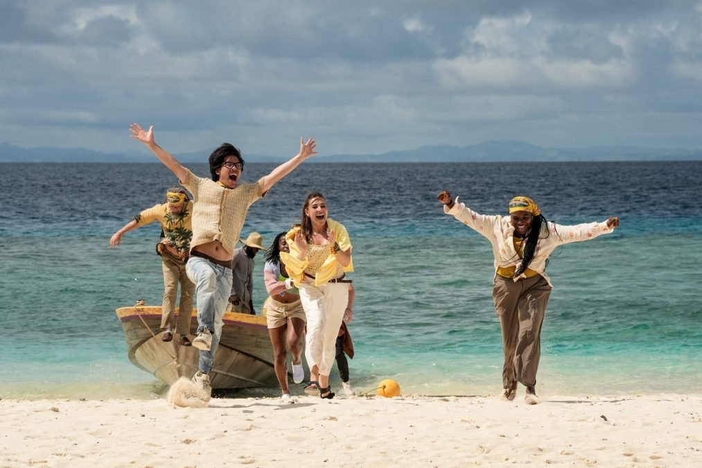 Castaways arrive to FIJI Survivor 29