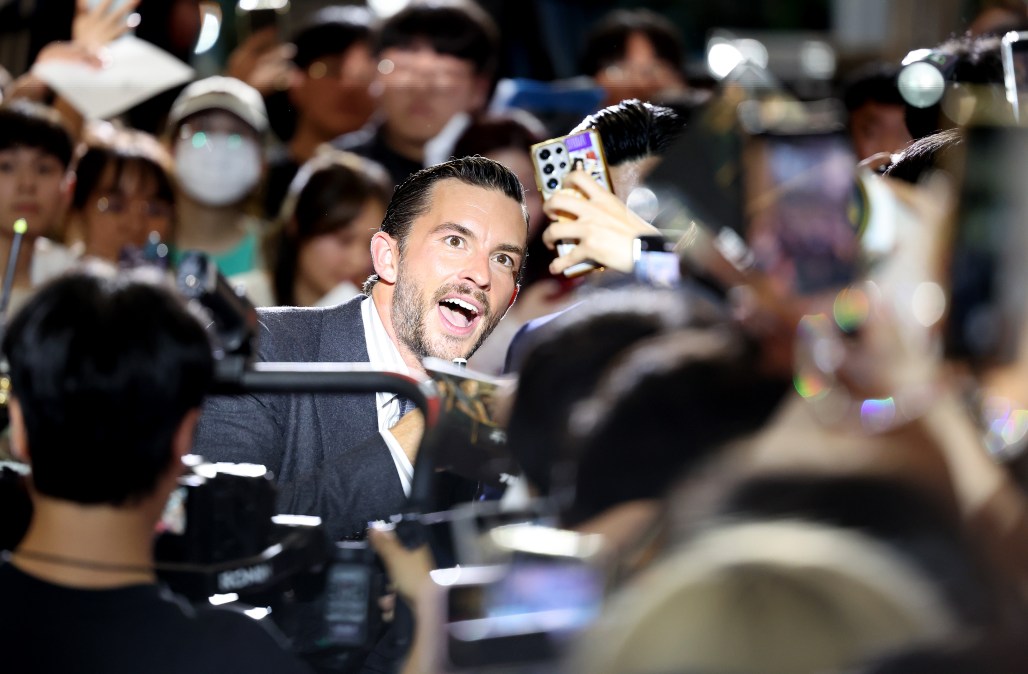 Jonathan Bailey attends the "Jurassic World Rebirth"