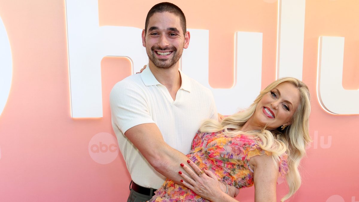 Alan Bersten and Elaine Hendrix.