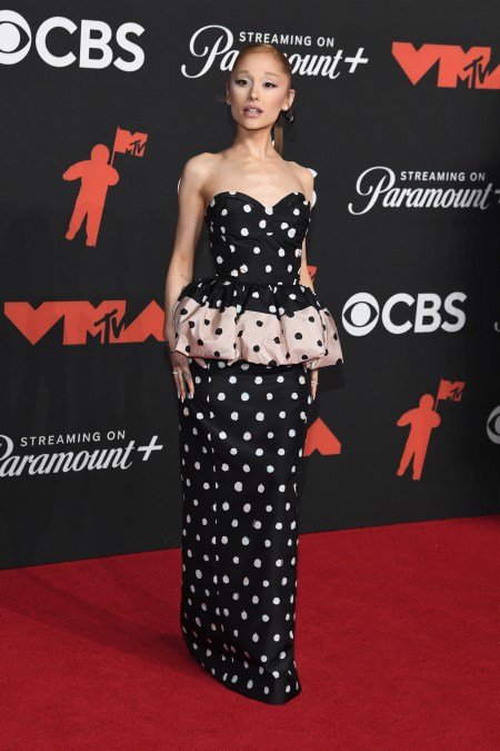 Ariana Grande VMAs outfit 2025