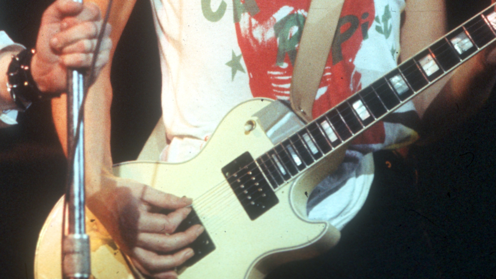 Close up of Steve Jones playing guitar with The Sex Pistols in the 70w