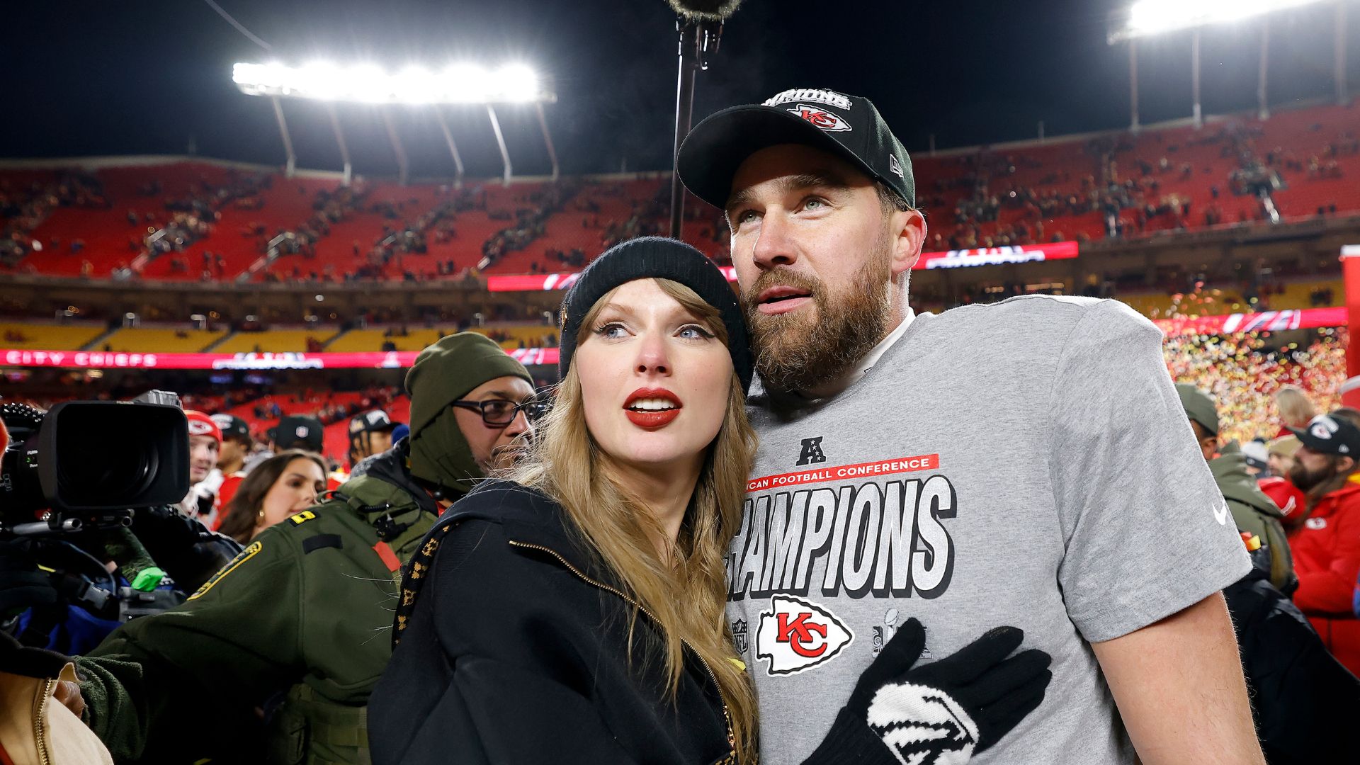 aylor Swift celebrates with Travis Kelce #87 of the Kansas City Chiefs