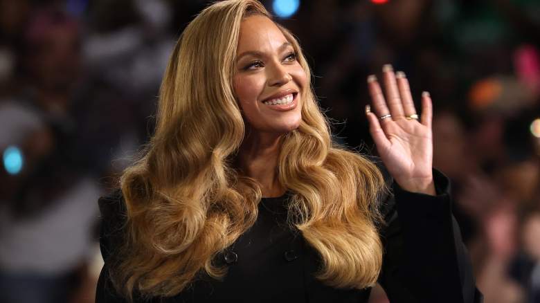Beyonce smiling and waving