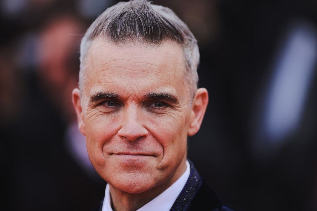 Robbie Williams Tearfully Reveals Tourette Syndrome Diagnosis