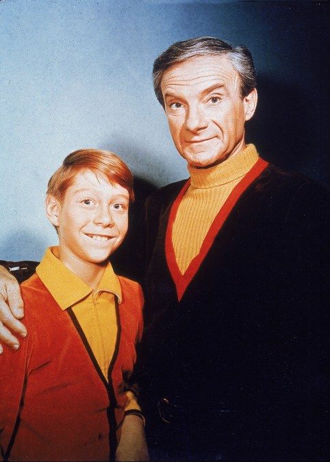  Actors Bill Mumy (L) and Jonathan Harris (R)