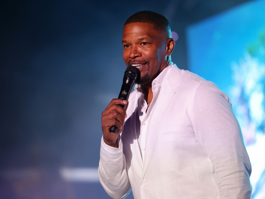 Jamie Foxx speaks on stage
