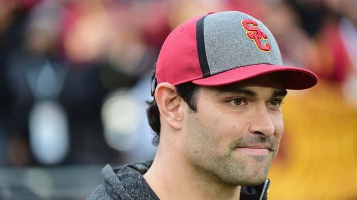 Quarterback Mark Sanchez #6 o
