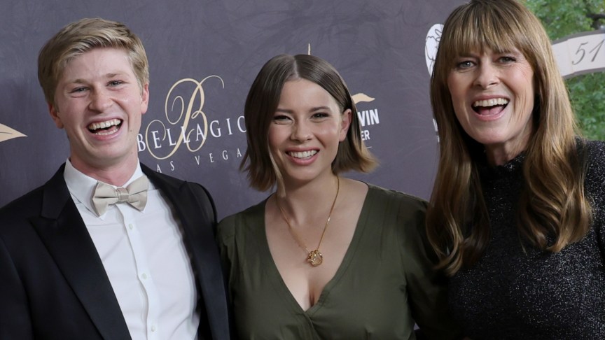 Robert Irwin, Bindi Irwin and Terri Irwin pose for a photo