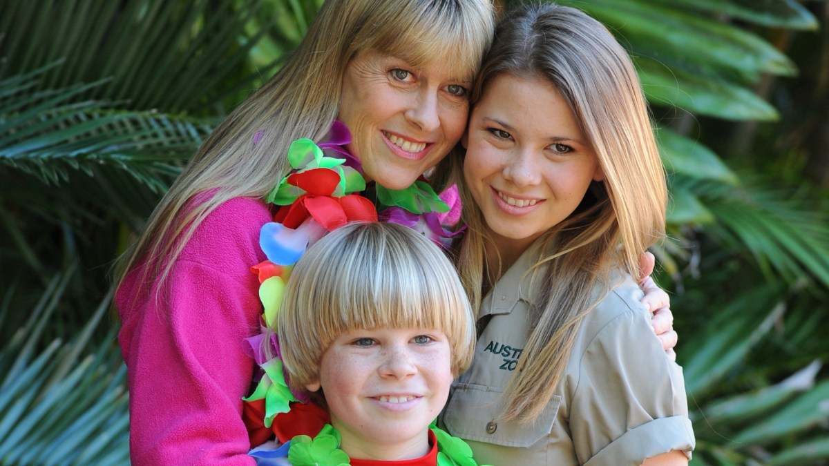 Terri Irwin and her children Robert and Bindi smiling