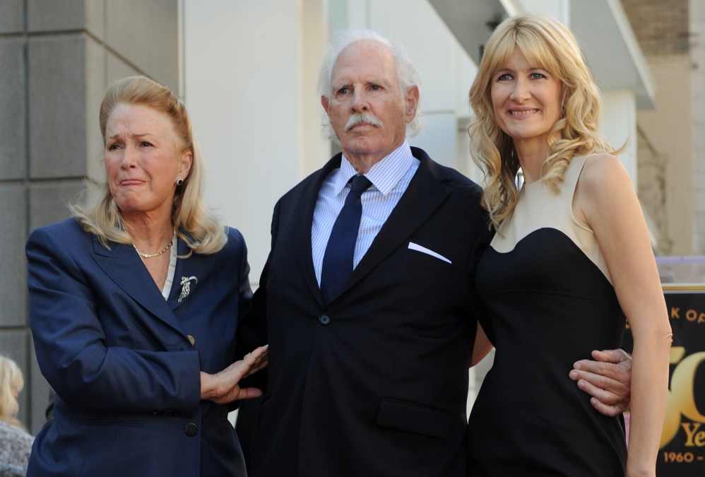 Actress Laura Dern (R) poses with her parents, actress Diane Ladd (L) and actor Bruce Dern (C) 