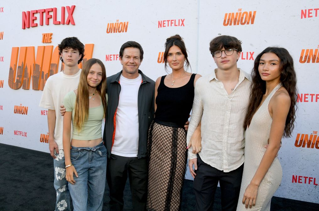  Brendan Joseph Wahlberg, Grace Margaret Wahlberg, Mark Wahlberg, Rhea Durham, Michael Wahlberg and Sunni Gaines 