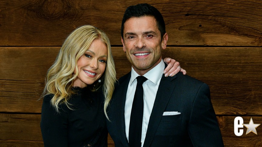 Kelly Ripa and Mark Consuelos smiling